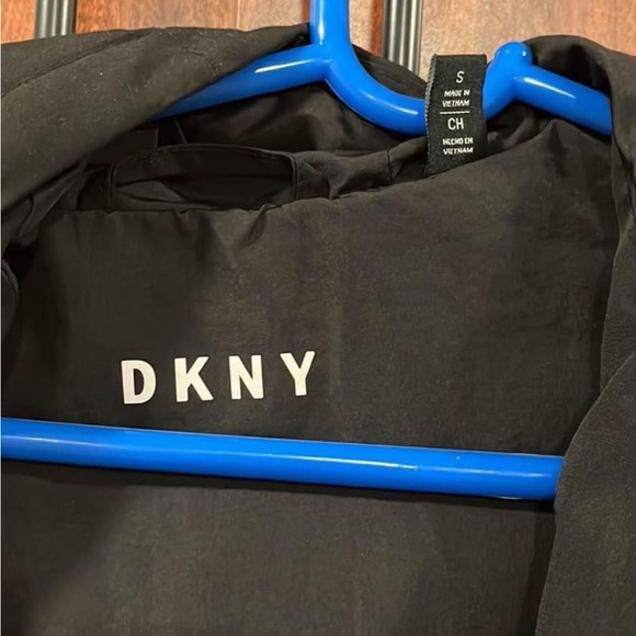 DKNY - Picture 3 of 6
